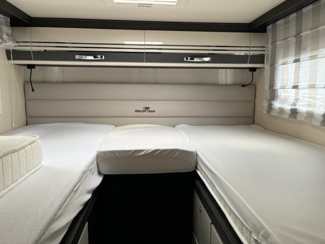 Bedden binnenin de camper