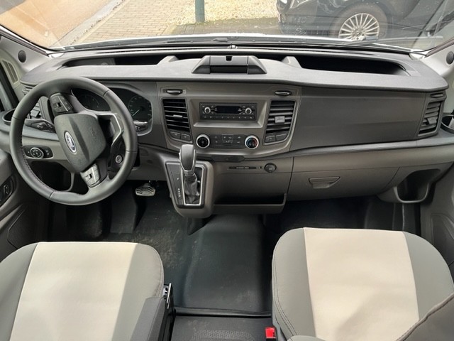 Dashboard en cockpit van de Ford Roller Team Kronos 287 TL